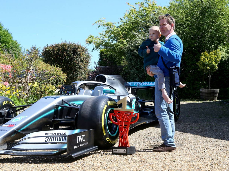Illustration for article titled Mercedes Sent Lewis Hamilton's Race-Winning Car to a Young Terminally Ill Fan's House